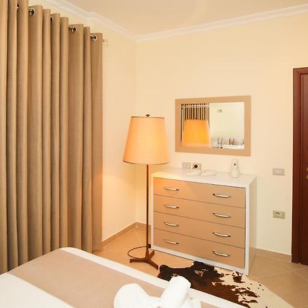 Tafa Deluxe Apartment Вльора Екстер'єр фото