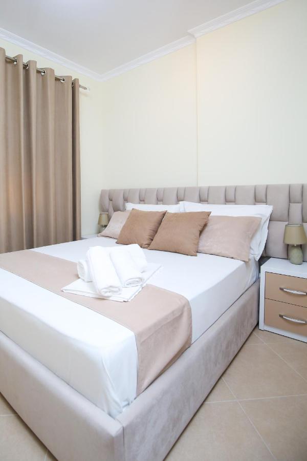 Tafa Deluxe Apartment Вльора Екстер'єр фото