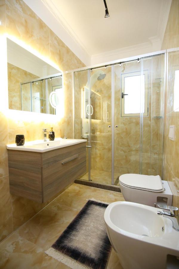 Tafa Deluxe Apartment Вльора Екстер'єр фото