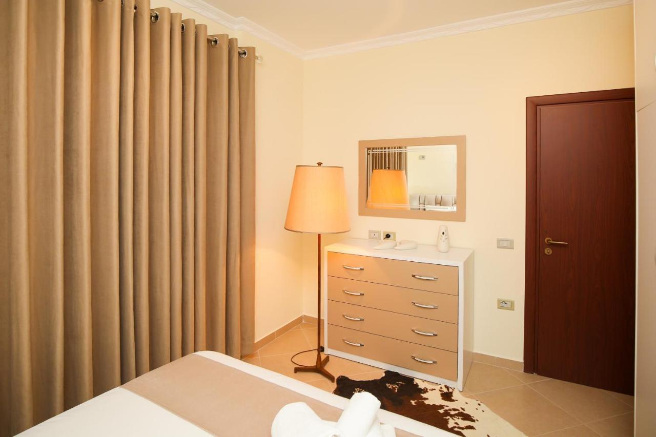 Tafa Deluxe Apartment Вльора Екстер'єр фото
