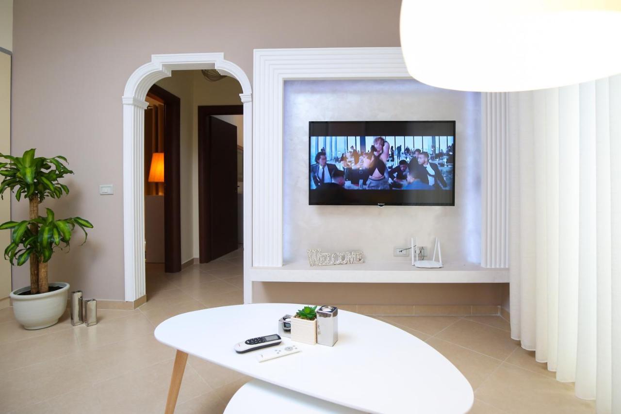 Tafa Deluxe Apartment Вльора Екстер'єр фото