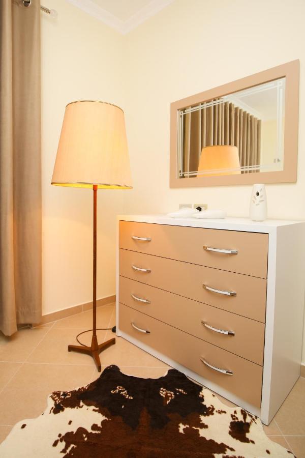 Tafa Deluxe Apartment Вльора Екстер'єр фото