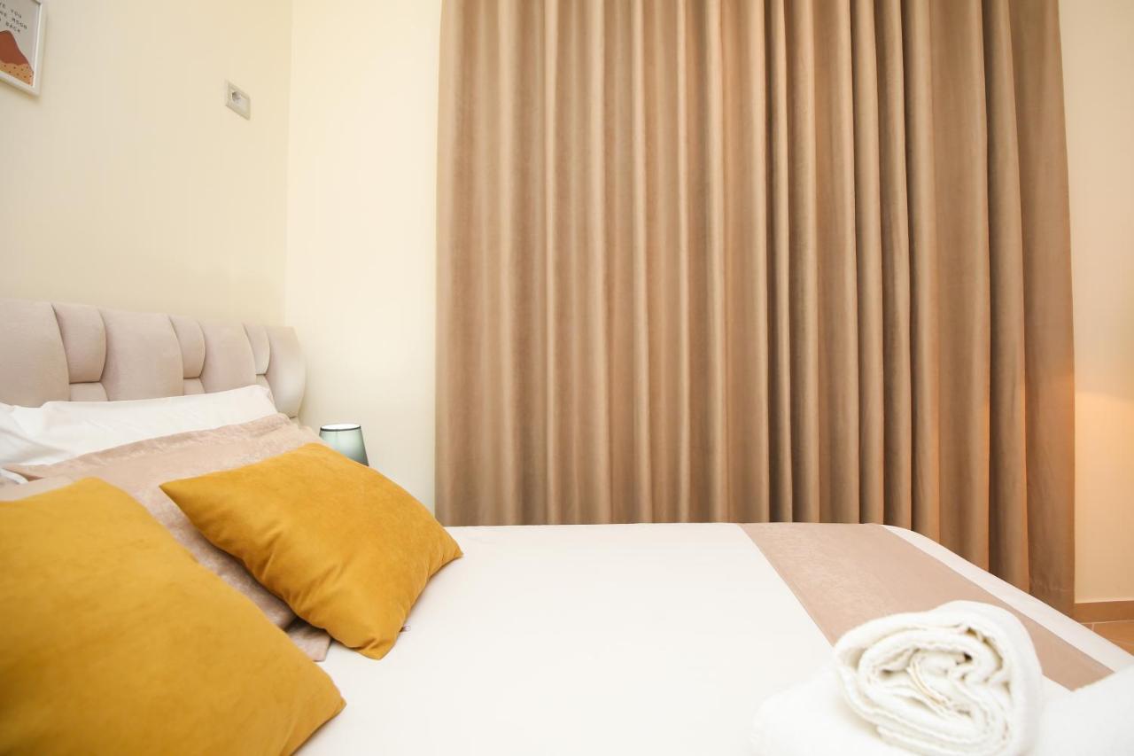 Tafa Deluxe Apartment Вльора Екстер'єр фото